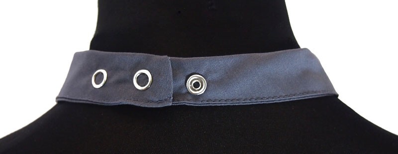 Apaszka osłonowa po tracheotomii i laryngektomii ze stójką i kieszonką - z zakładką