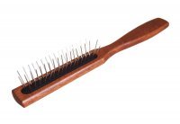 Perukpol - specjalna nieelektruzująca szczotka do peruk z metalowymi bolcami