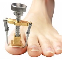 Przyrząd - klamra do wrastających paznokci