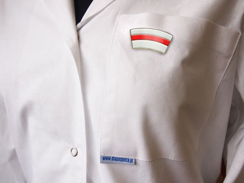 Znaczek / przypinka / wpinka dla pielęgniarek - czepek pielęgniarski z czerwonym paskiem